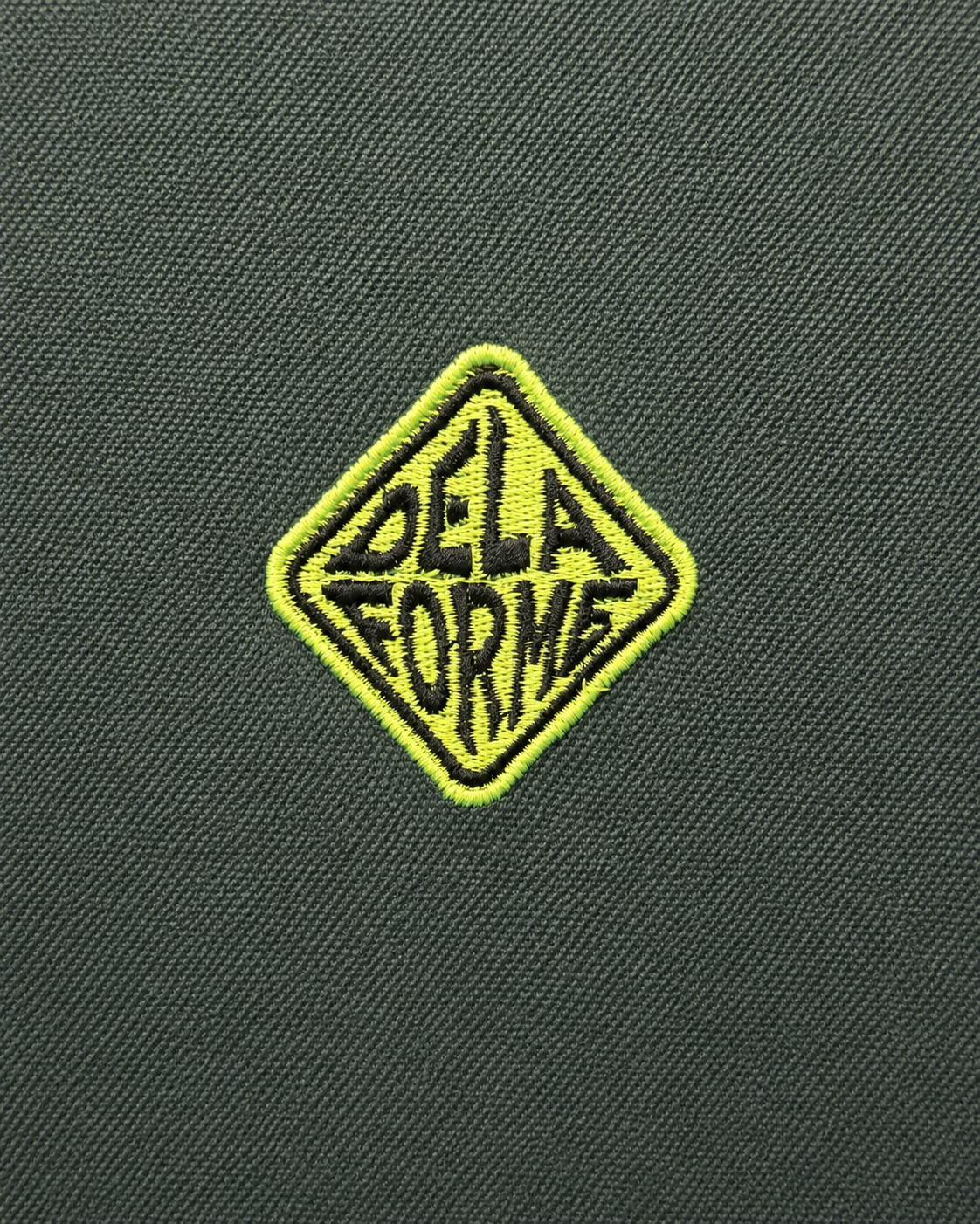 De La Forme Diamond Logo Quarter-Zip Pullover – Forest Green